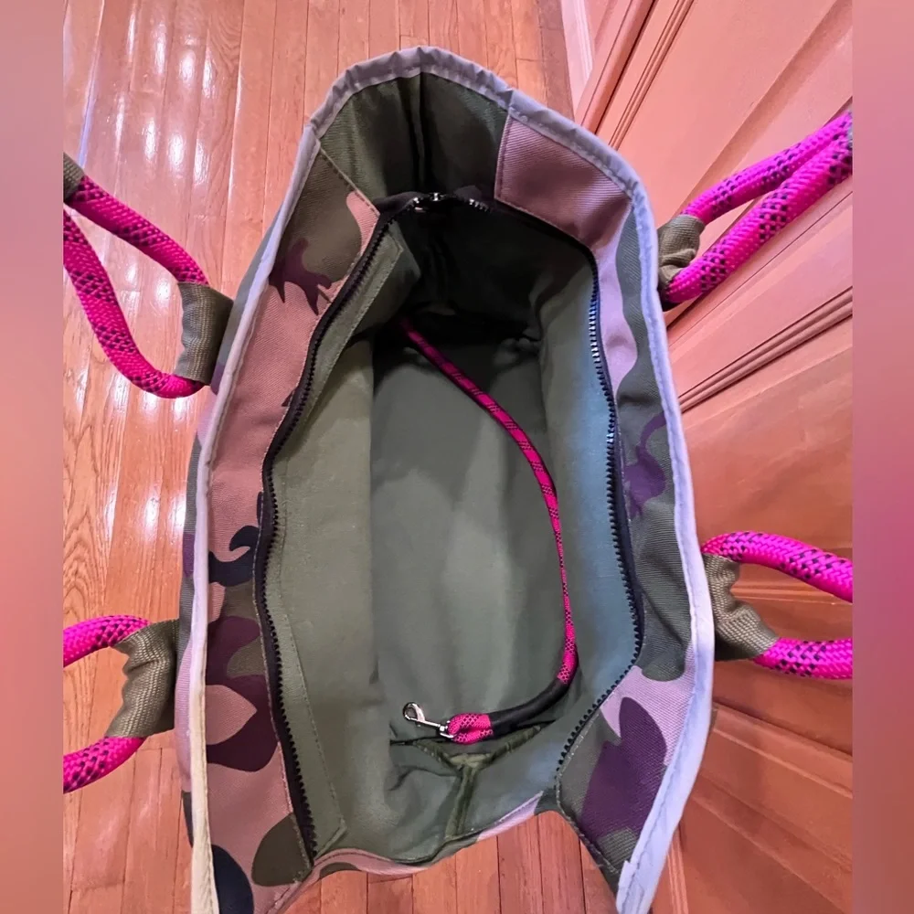 Roverlund Out-and-About Pet Tote in the Camo/Magenta color combination. - Picture 13 of 16